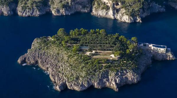 cea mai scumpa proprietate de inchiriat pentru vacante din italia se afla pe coasta amalfi si costa 300 000 de euro pe saptamana