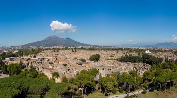 pompeii dupa pompeii viata a mers mai departe dupa eruptia vezuviului arheologii au gasit artefacte renascentiste