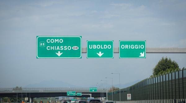 interzis pe autostrada pentru soferii de peste 85 de ani si limita de 100 km de casa restrictii drastice in noul cod rutier din italia