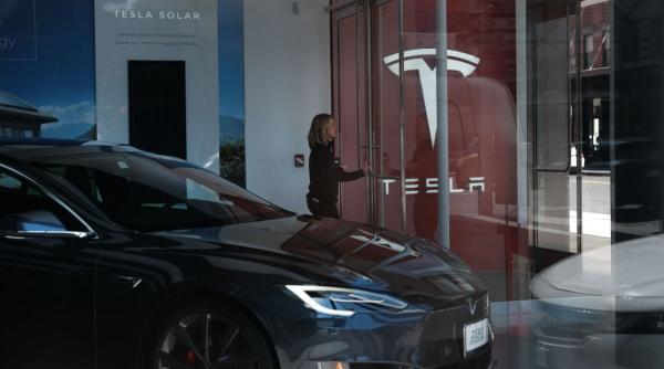 aproape trei milioane de masini tesla sunt rechemate in china din cauza manerelor ascunse ale portierelor