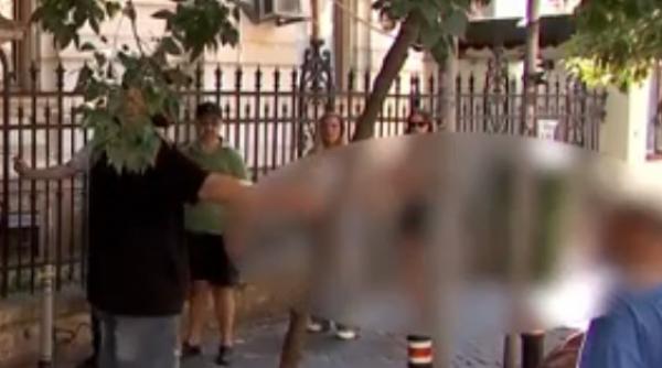 doi barbati s au luat la bataie la coada la merdenele in piata amzei imagini de la scandalul in care s a folosit si spray lacrimogen
