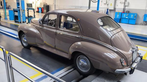 imagini cu un peugeot 203 din 1958 care s a prezentat la rar grivita sunt mai putin de 5 astfel de exemplare in romania