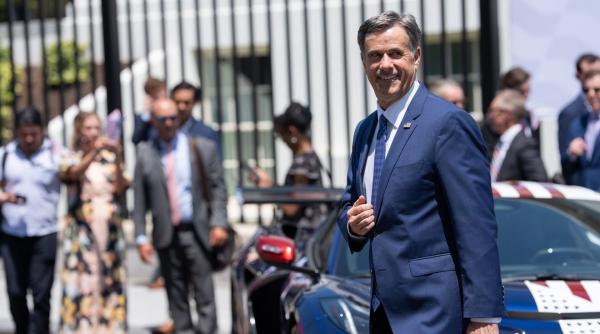 seful cia john ratcliffe ar fi ajuns la moscova un avion militar american a aterizat marti in capitala rusiei