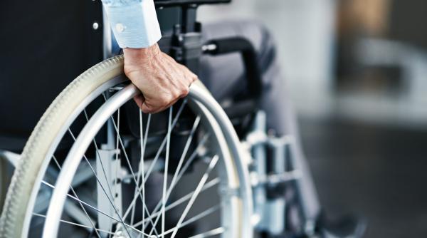 Stimulentul pentru adulții cu handicap din București ar putea fi suspendat. Cei 52.000 de beneficiari nu și-au primit banii de 10 luni