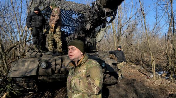 sutele de tancuri trimise de aliati in ucraina au ajuns sa fie folosite ca tractoare le scoatem pe vreme rea cand nu zboara dronele