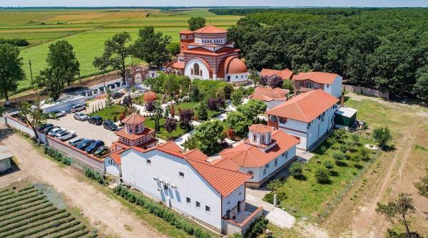Mâna dreaptă a Sfântului Vasile cel Mare va fi adusă pentru prima dată în România. Programul pelerinajului la Sfintele Moaște