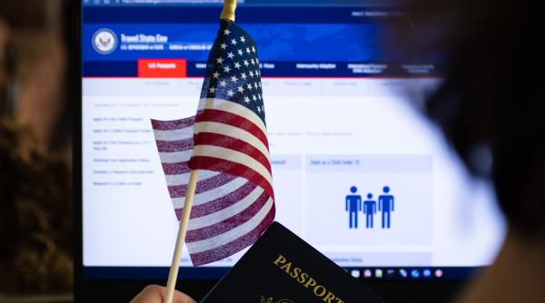 sua au oprit toate cererile de vize pentru imigranti administratia trump inaspreste din nou regulile de intrare in tara