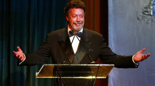 Tim Curry, actorul cunoscut pentru rolurile din "Home Alone" şi "The Rocky Horror Picture Show", a murit la vârsta de 80 de ani