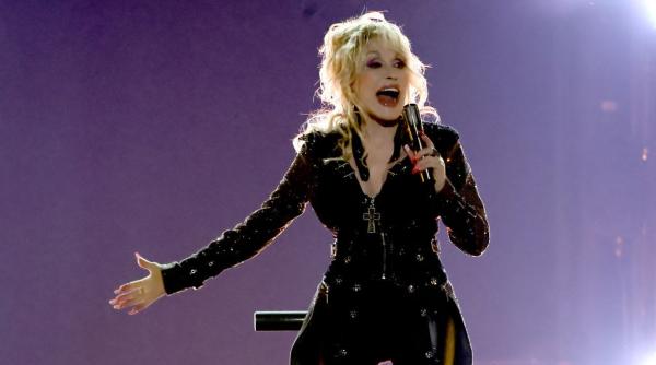 Ultima piesă a lui Dolly Parton, păstrată într-o cutie sigilată, va fi lansată abia în 2045. Care e motivul