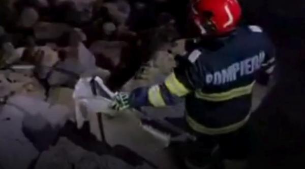Un fragment de dronă a ajuns pe stabilopozii de la Cazinoul din Constanța. Polițiștii l-au scos cu mâna dintre pietre