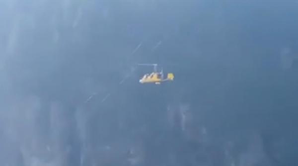 imagini tragice cu momentul in care un elicopter se prabuseste in italia dupa ce a lovit cablurile unei telecabine doi oameni au murit