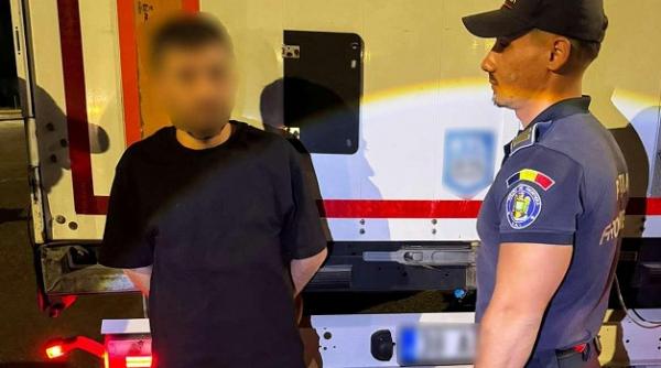 politistii de frontiera au gasit pe dn5 un barbat turc ascuns intr un tir printre bare de aluminiu cum a ajuns acolo