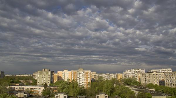 Vremea în București: Cod galben de averse torențiale și temperaturi sub 30 de grade