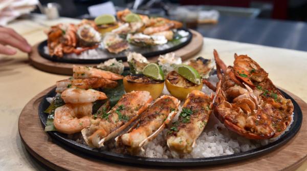 au mancat tot din farfurie si au plecat fara sa achite nota la restaurant acum trebuie sa plateasca de 8 ori mai mult si nu doar atat
