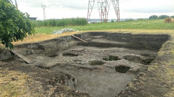 cetatea noviodunum comoara istorica din isaccea nivelul scazut al dunarii a scos la suprafata mai multe fragmente din trecut