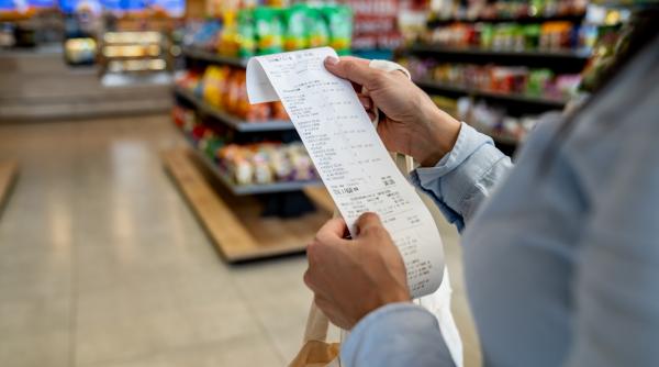 Scumpirile ascunse de la raft: fenomenul shrinkflation. ANPC a dat amenzi uriaşe după ce a scăzut gramajul produselor, dar nu şi preţul