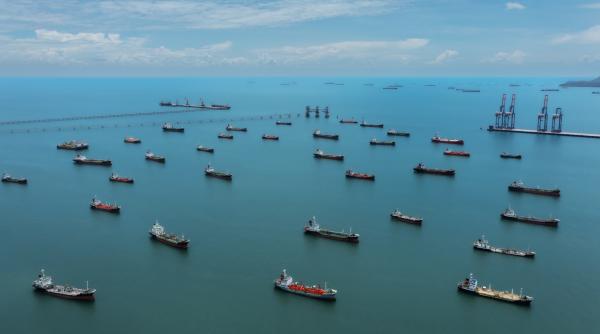 400 de nave sunt in continuare blocate in golful persic la sase luni de la izbucnirea razboiului din iran