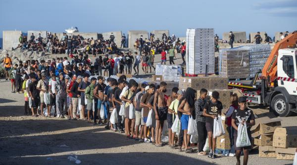 Ceuta avertizează că este „în pragul colapsului”, iar Spania cere ajutorul Frontex şi Europol