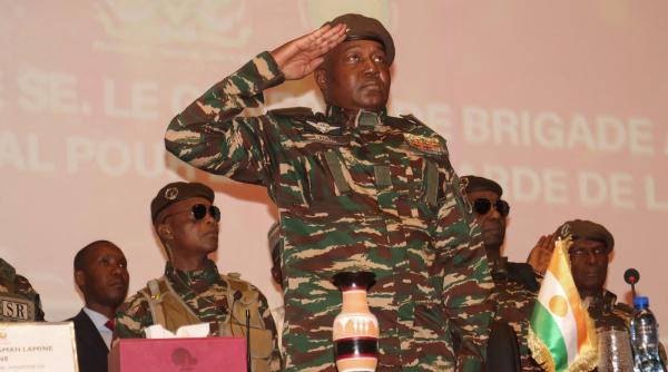 haos in niger focuri puternice de arma si explozii militari au incercat sa patrunda in palatul prezidential