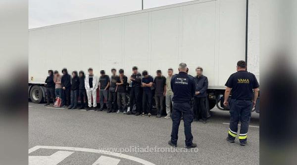 politistii au gasit la vama calafat 15 migranti din iran si irak ascunsi intr un tir printre baxuri cu apa si cutii cu servetele