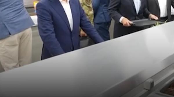 Nicușor Dan s-a întâlnit cu doi congresmeni americani la Baza Kogălniceanu. Președintele a mâncat la popotă, alături de soldați 