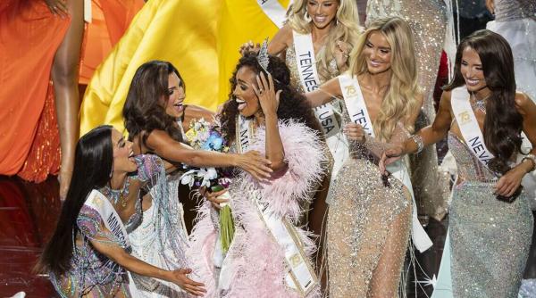 prima mama care a devenit miss usa in editia din acest an a participat si o tanara de orgine romana care a reprezentat texas