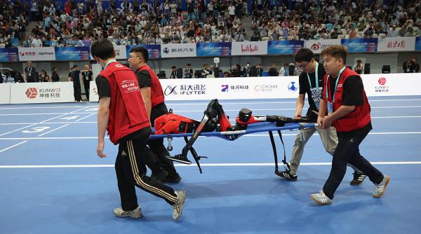 Roboţi mai rapizi decât Usain Bolt, dar care se izbesc de pereţi. Ce a arătat China la Jocurile Roboţilor Umanoizi