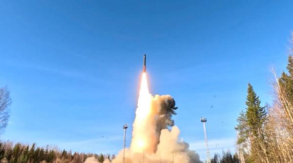 "Dacă trebuie să lovim, vom lovi". Un parlamentar rus cere Moscovei să atace Ucraina cu arme nucleare