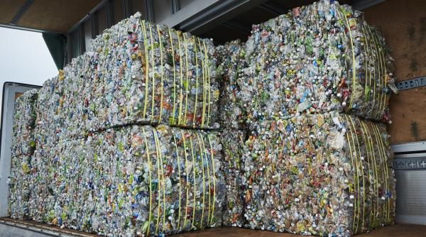 in 2022 soseaua m80 din melbourne a fost construita cu 35 5 milioane de pungi de plastic si 22 de milioane de sticle