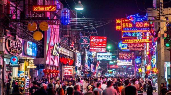 5000 de militari americani aflati de 200 de zile pe mare ancoreaza in pattaya autoritatile thailandeze au emis alerta de prostitutie