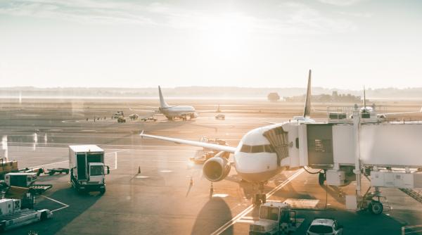 Doi italieni care au întârziat la aeroport au alergat pe pistă ca să prindă avionul pentru Santorini