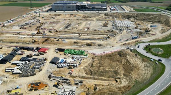 scandal in austria google construieste un centru de date langa dunare care va consuma mai multa electricitate decat viena