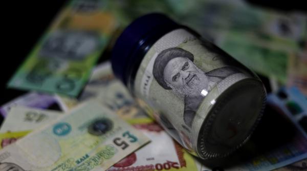 curs incredibil in iran un euro costa acum peste 2 5 milioane de riali moneda tarii se prabuseste
