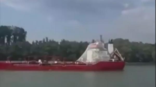 de teama dronelor navele din marea neagra au inceput sa se acopere cu plase de protectie cisterne cu apa sau cauciucuri