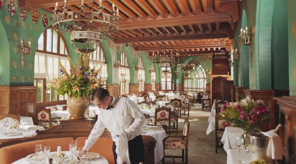 furturi la restaurantele cu stele michelin din franta clientii pleaca cu tacamuri lumanari si suporturi pentru hartie igienica