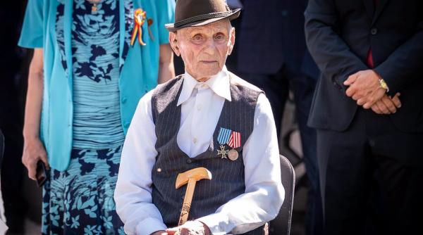 Gică Baciu, un veteran de 104 ani al celui de-Al Doilea Război Mondial, a participat la aniversarea Diviziei 2 Infanterie "Getica"