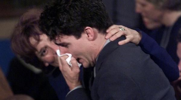 in 1998 fratele mai mic al lui justin trudeau a fost luat de o avalansa prietenii lui au scapat dar el nu a fost gasit nici pana azi