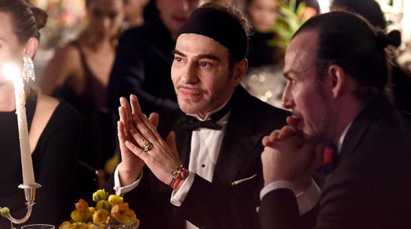 Met Gala 2027 cu tema John Galliano a fost anulată: Motivul e o filmare din 2011 cu designerul. Maurice Munteanu: „Au trecut 15 ani”