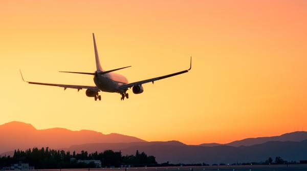 Prima țară care își întoarce din drum avioanele către Moscova. Pegasus interzice zborurile, după avertismentul lui Zelenski