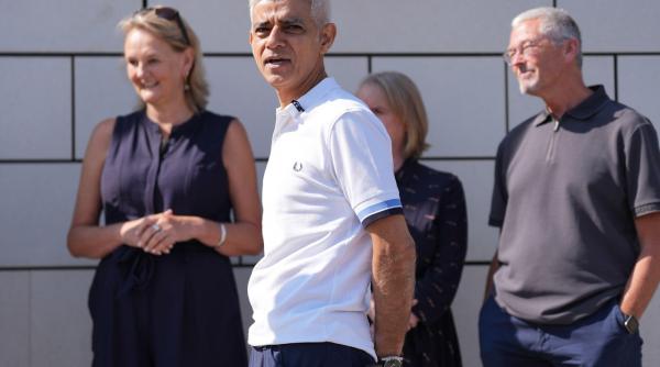 primarul londrei sadiq khan se plange ca e victima unei escrocherii dupa ce a fost amendat pentru o masina pe care nu o detine