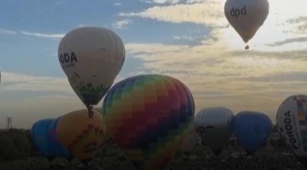 Festivalul anual de baloane cu aer cald a revenit în orașul ceh Hradec Kralove, atrăgând mii de privitori