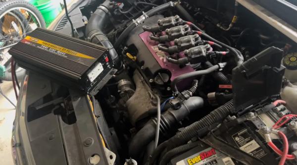 Un bărbat și-a folosit mașina veche pe post de generator pentru casă timp de 5 zile, după o pană de curent. Câtă benzină a consumat