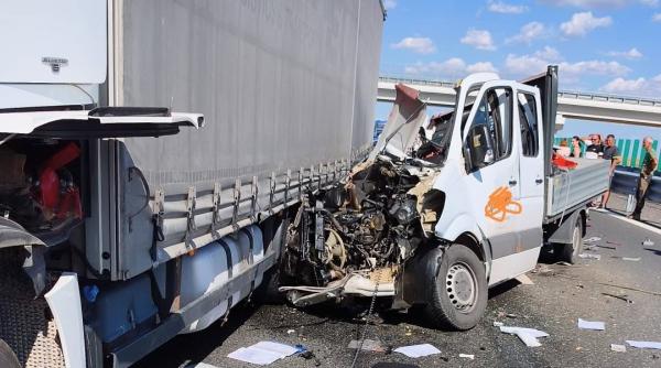 accident grav pe drumul expres craiova pitesti sunt trei morti si doi raniti traficul este blocat spre craiova