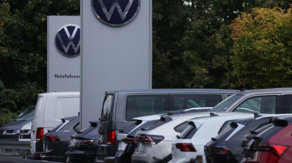 Concedierile istorice de la Volkswagen se adeveresc: 100.000 de angajaţi vor rămâne fără locul de muncă până în 2030
