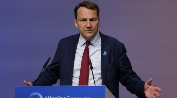 polonia cere expulzarea a aproape 1 000 de diplomati rusi din ue radoslaw sikorski oricum sunt prea multi