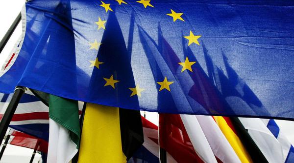 ue incearca sa intoarca pagina dupa esecul din islanda ministrii blocului se reunesc pentru a mentine ritmul extinderii