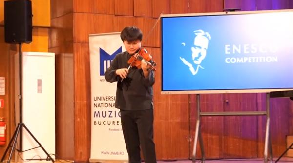 Cel mai tânăr concurent de la Concursul „George Enescu” are doar 11 ani. Cine e Jayden King, băiatul care cântă la vioară de la 3 ani