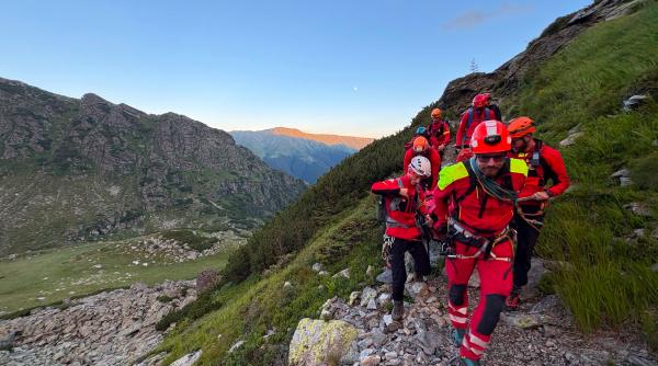 Misiune contracronometru în Munții Făgăraș: șase turiști suedezi epuizați au fost salvați de salvamontiștii argeșeni