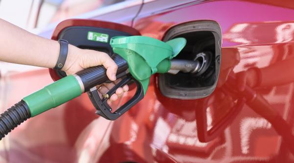 Noi scumpiri la pompele din România. Cât costă benzina şi motorina, sâmbătă