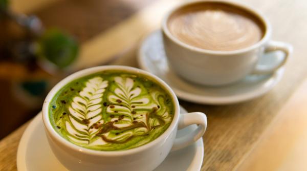 care este de fapt diferenta dintre cofeina din matcha si cea din cafea cata cofeina contine matcha in comparatie cu cafeaua